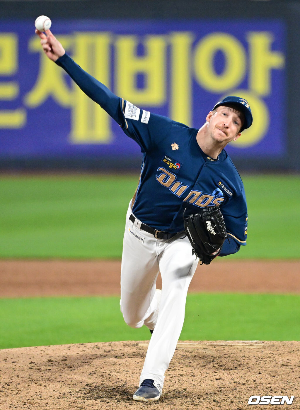 30일 오후 수원 KT위즈파크에서 ‘2023 신한은행 SOL KBO 포스트시즌 플레이오프’ 1차전 KT 위즈와 NC 다이노스의 경기가 열렸다.5회말 KT 타선을 상대로 NC 선발 페디가 힘차게 공을 뿌리고 있다. 2023.10.30 / dreamer@osen.co.kr