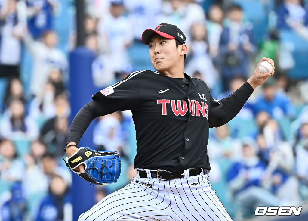 10일 대구삼성라이온즈파크에서 2025 신한 SOL 뱅크 KBO 리그 삼성 라이온즈와 LG 트윈스의 경기가 열렸다. 홈팀 삼성은 후라도가, 방문팀 LG는 손주영이 선발 출전했다. LG 트윈스 선발 투수 손주영이 역투하고 있다. 2025.05.10 / foto0307@osen.co.kr