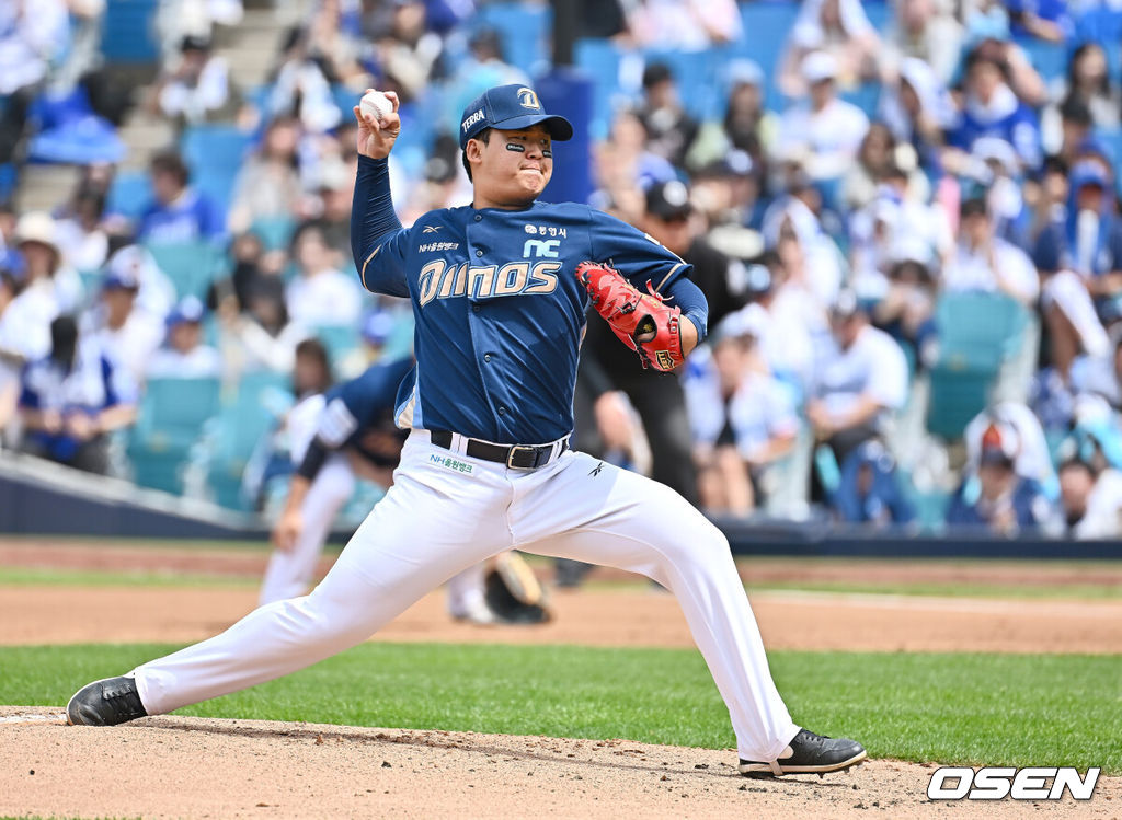 27일 대구삼성라이온즈파크에서 2025 신한 SOL 뱅크 KBO 리그 삼성 라이온즈와 NC 다이노스의 경기가 열렸다. 홈팀 삼성은 레예스가, 방문팀 NC는 신민혁이 선발 출전했다. NC 다이노스 선발 투수 신민혁이 역투하고 있다. 2025.04.27 / foto0307@osen.co.kr