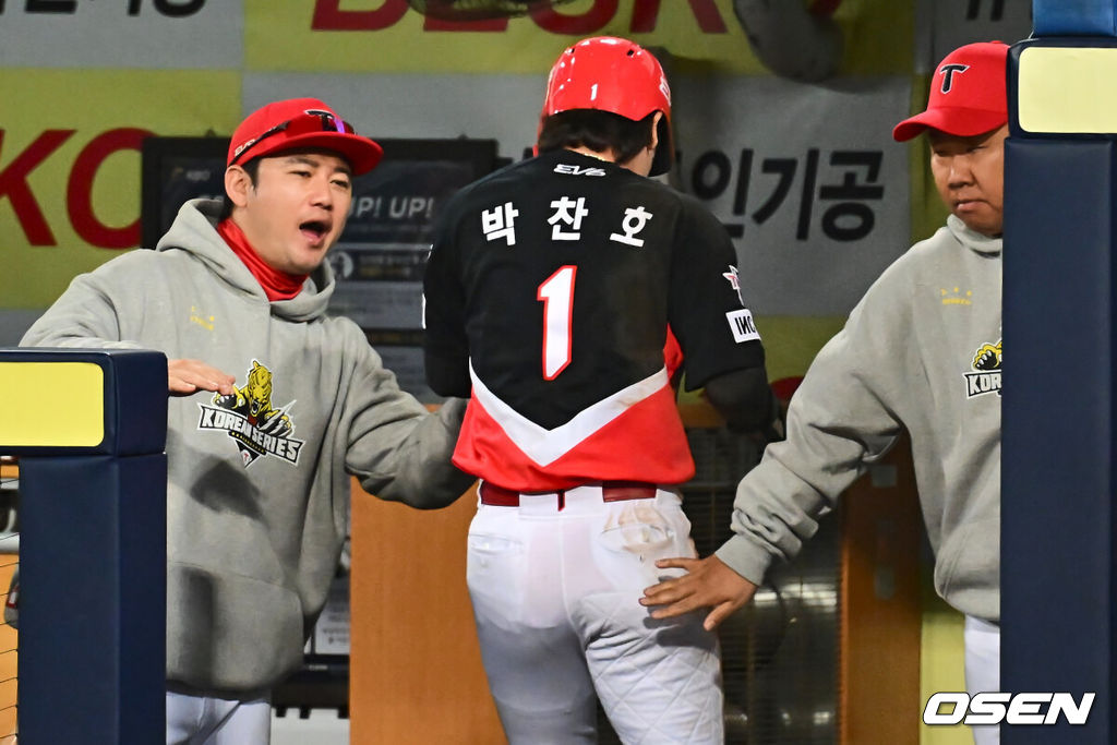 KIA 박찬호와 이범호 감독 / OSEN DB 
