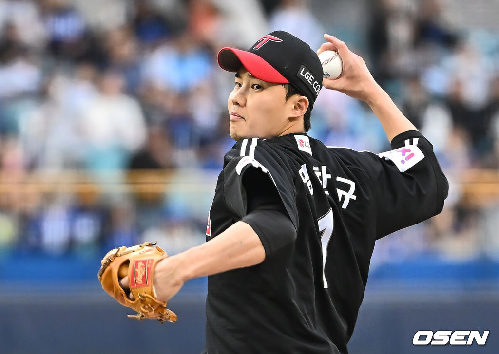 10일 대구삼성라이온즈파크에서 2025 신한 SOL 뱅크 KBO 리그 삼성 라이온즈와 LG 트윈스의 더블헤더 2차전 경기가 열렸다. 홈팀 삼성은 레예스가, 방문팀 LG는 임찬규가 선발 출전했다. LG 트윈스 선발 투수 임찬규가 역투하고 있다. 2025.05.10 / foto0307@osen.co.kr