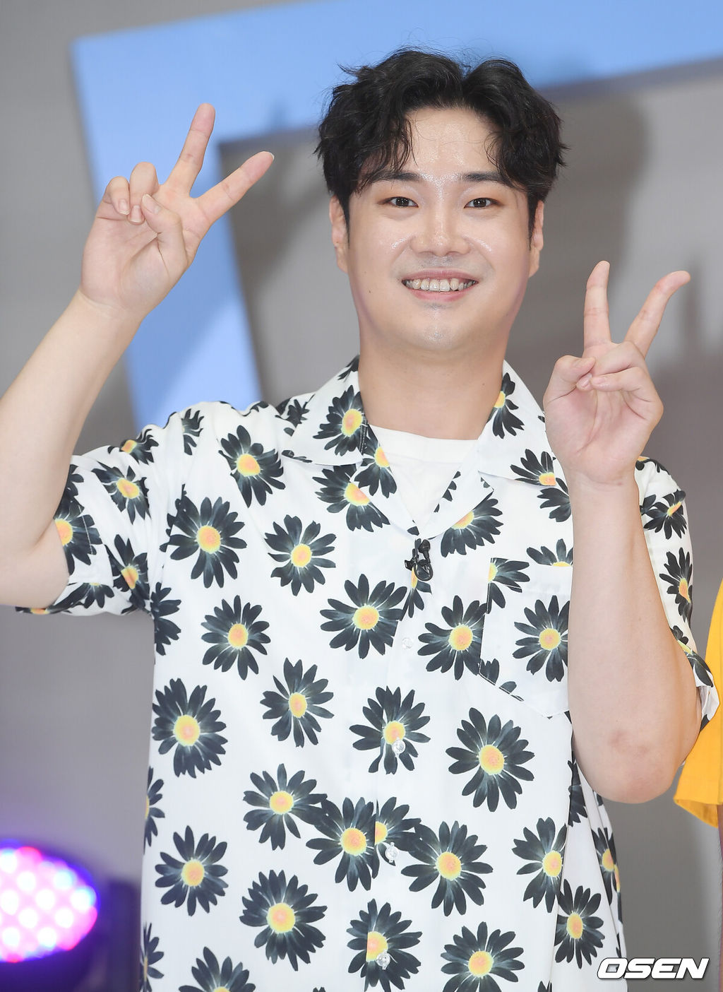 17일 오후 서울 마포구 상암동 TBS 오픈스튜디오에서 TBS '팩트인스타' 녹화 전 포토타임 행사가 진행됐다.포토타임 중 그룹 온앤오프가 유재환(UL)이 포즈를 취하고 있다./ rumi@osen.co.kr