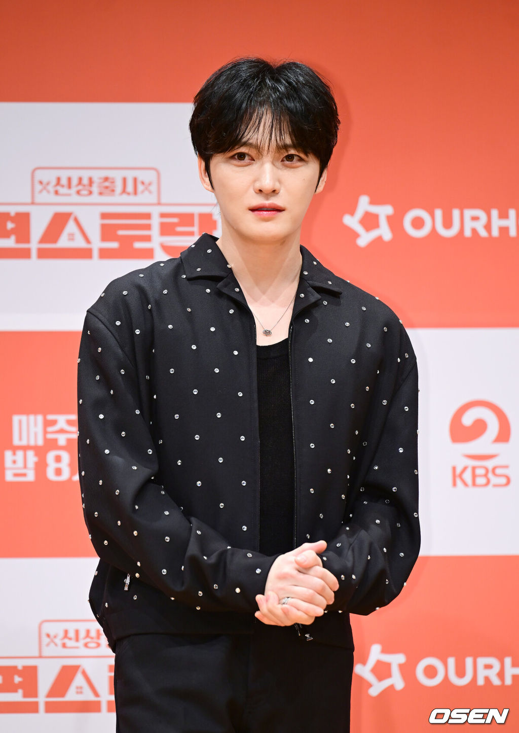 27일 오후 서울 영등포구 KBS 아트홀에서 KBS 2TV ‘신상출시 편스토랑’ 기자간담회가 열렸다. ‘신상출시 편스토랑’은 미식가 스타들의 먹고 사는 일상을 관찰하고 그들의 레시피를 함께 공유하는 프로그램이다. 메뉴 대결에서 승리하는 메뉴는 우승자 발표 후 바로 신상 메뉴로 출시되며, 수익금 기부를 통해 선한 영향력을 쌓는다. 가수 김재중이 포즈를 취하고 있다. 2025.03.27 / ksl0919@osen.co.kr