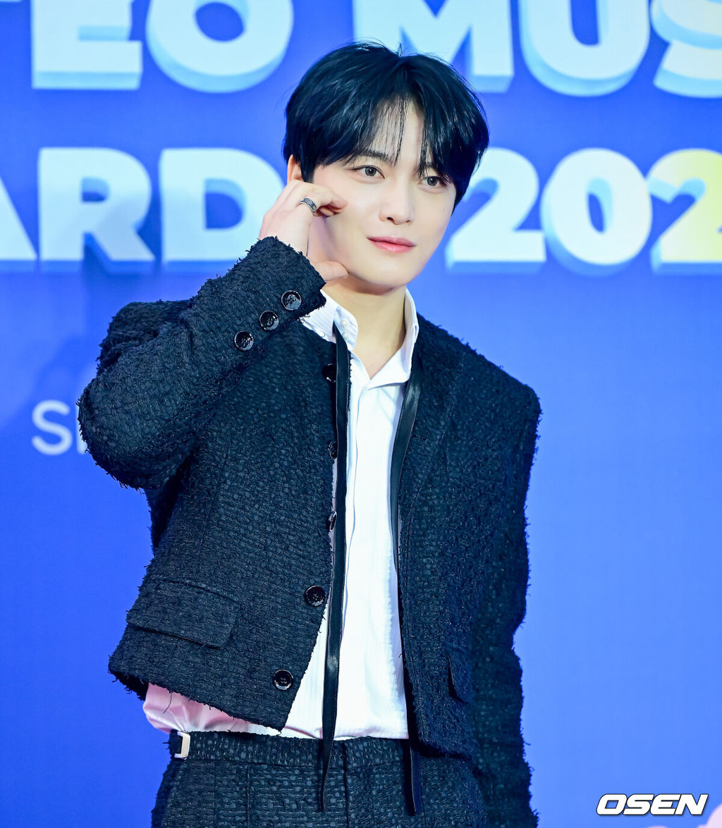 15일 오후 서울 장충동 장충체육관에서 ‘한터뮤직어워즈 2024’ 레드카펫 행사가 열렸다.1일 차인 이날 김재중, NOWADAYS(나우어데이즈), 민니, SAY MY NAME(세이마이네임), ARTMS(아르테미스), 연준, 이무진, EPEX(이펙스), 인순이, TXT(투모로우바이투게더), tripleS(트리플에스), 가희, 권인하, 김조한, 니콜, 브라이언, 앤디, 윤상, 정선아, 환희, 진영, 미연 등이 참석했다. 가수 김재중이 포즈를 취하고 있다. 2025.02.15 /jpnews@osen.co.kr