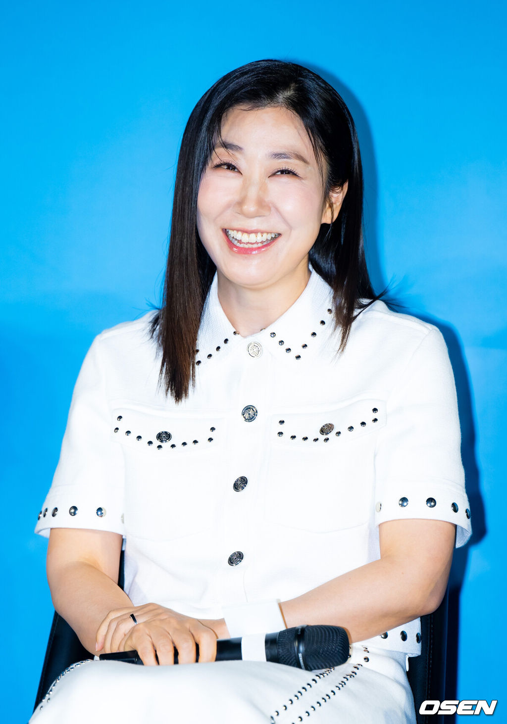12일 서울 롯데시네마 건대입구에서 영화 '하이파이브' 제작보고회가 열렸다.'하이파이브'(강형철 감독)는 장기이식으로 우연히 각기 다른 초능력을 얻게 된 다섯 명이 그들의 능력을 탐하는 자들과 만나 벌어지는 이야기를 그린 코믹 액션 활극으로 오는 30일 개봉예정이다.배우 라미란이 환하게 웃고 있다. 2025.05.12 /rumi@osen.co.kr