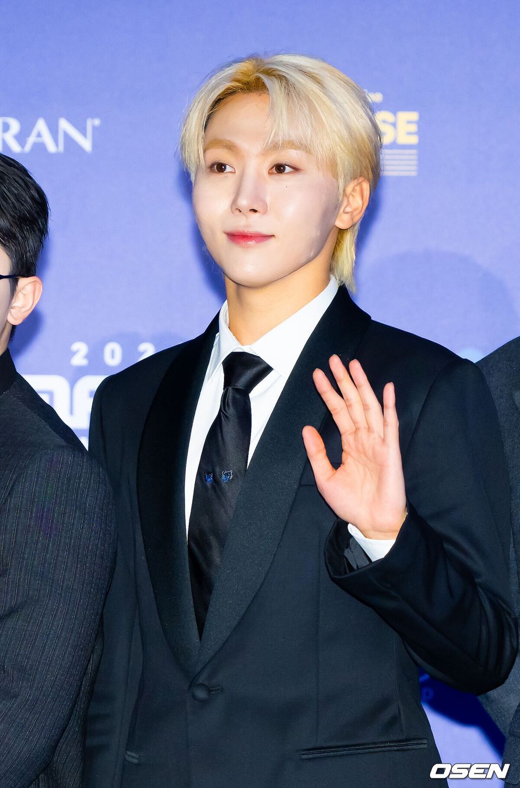 23일 오후 일본 교세라 돔 오사카서 '2024 MAMA AWARDS(마마 어워즈)' 레드카펫 행사가 진행됐다.'2024 MAMA AWARDS'는 현지시간 기준으로 21일 미국 LA 돌비씨어터에서, 22일과 23일에 일본 교세라 돔 오사카에서 개최된다.세븐틴 승관이 레드카펫을 밟으며 포즈를 취하고 있다. 2024.11.23 /rumi@osen.co.kr