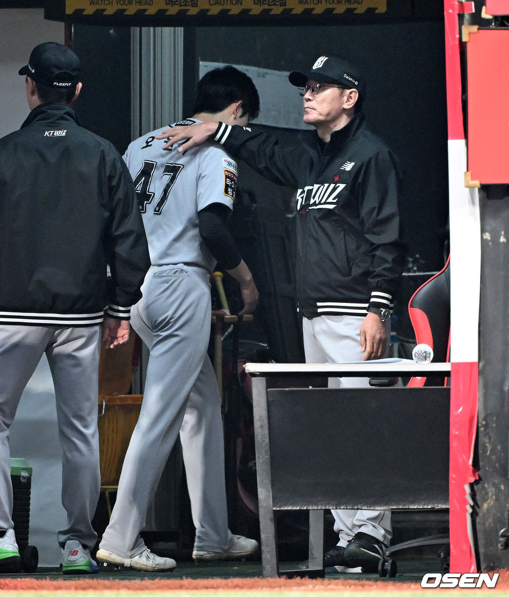 어려운 상황 속에서도 던진 오원석 다독이는 이강철 감독