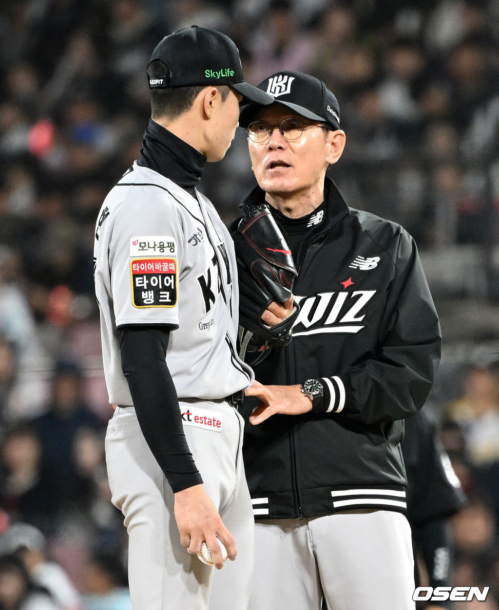 마운드 방문해 원상현 다독이는 이강철 감독