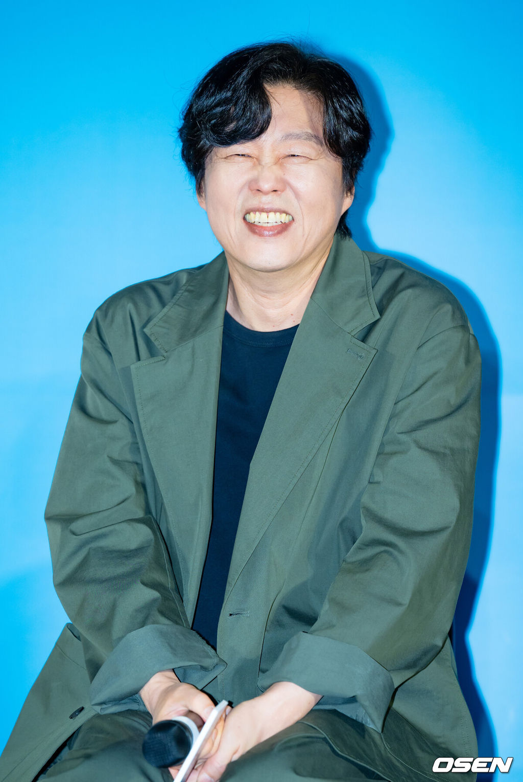 12일 서울 롯데시네마 건대입구에서 영화 '하이파이브' 제작보고회가 열렸다.'하이파이브'(강형철 감독)는 장기이식으로 우연히 각기 다른 초능력을 얻게 된 다섯 명이 그들의 능력을 탐하는 자들과 만나 벌어지는 이야기를 그린 코믹 액션 활극으로 오는 30일 개봉예정이다.배우 김희원이 환하게 웃고 있다. 2025.05.12 /rumi@osen.co.kr