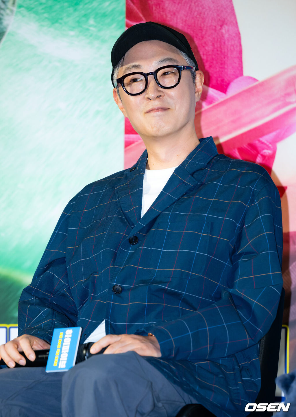 12일 서울 롯데시네마 건대입구에서 영화 '하이파이브' 제작보고회가 열렸다.'하이파이브'(강형철 감독)는 장기이식으로 우연히 각기 다른 초능력을 얻게 된 다섯 명이 그들의 능력을 탐하는 자들과 만나 벌어지는 이야기를 그린 코믹 액션 활극으로 오는 30일 개봉예정이다.배우 강형철 감독이 환하게 웃고 있다. 2025.05.12 /rumi@osen.co.kr