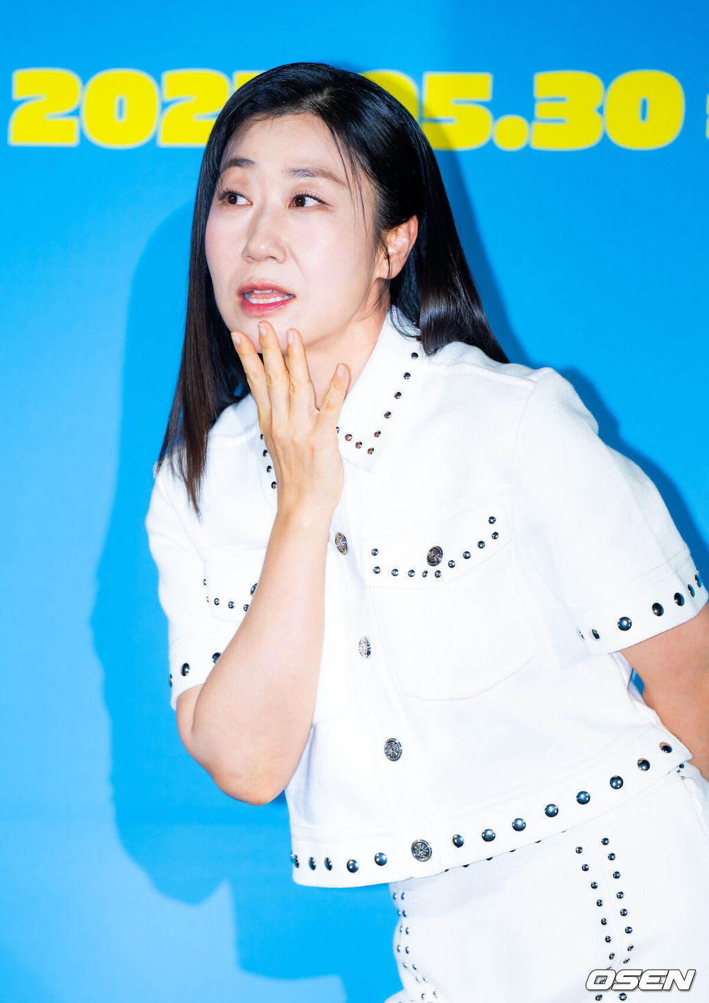 12일 서울 롯데시네마 건대입구에서 영화 '하이파이브' 제작보고회가 열렸다.'하이파이브'(강형철 감독)는 장기이식으로 우연히 각기 다른 초능력을 얻게 된 다섯 명이 그들의 능력을 탐하는 자들과 만나 벌어지는 이야기를 그린 코믹 액션 활극으로 오는 30일 개봉예정이다.배우 라미란이 포토타임을 갖고 있다. 2025.05.12 /rumi@osen.co.kr