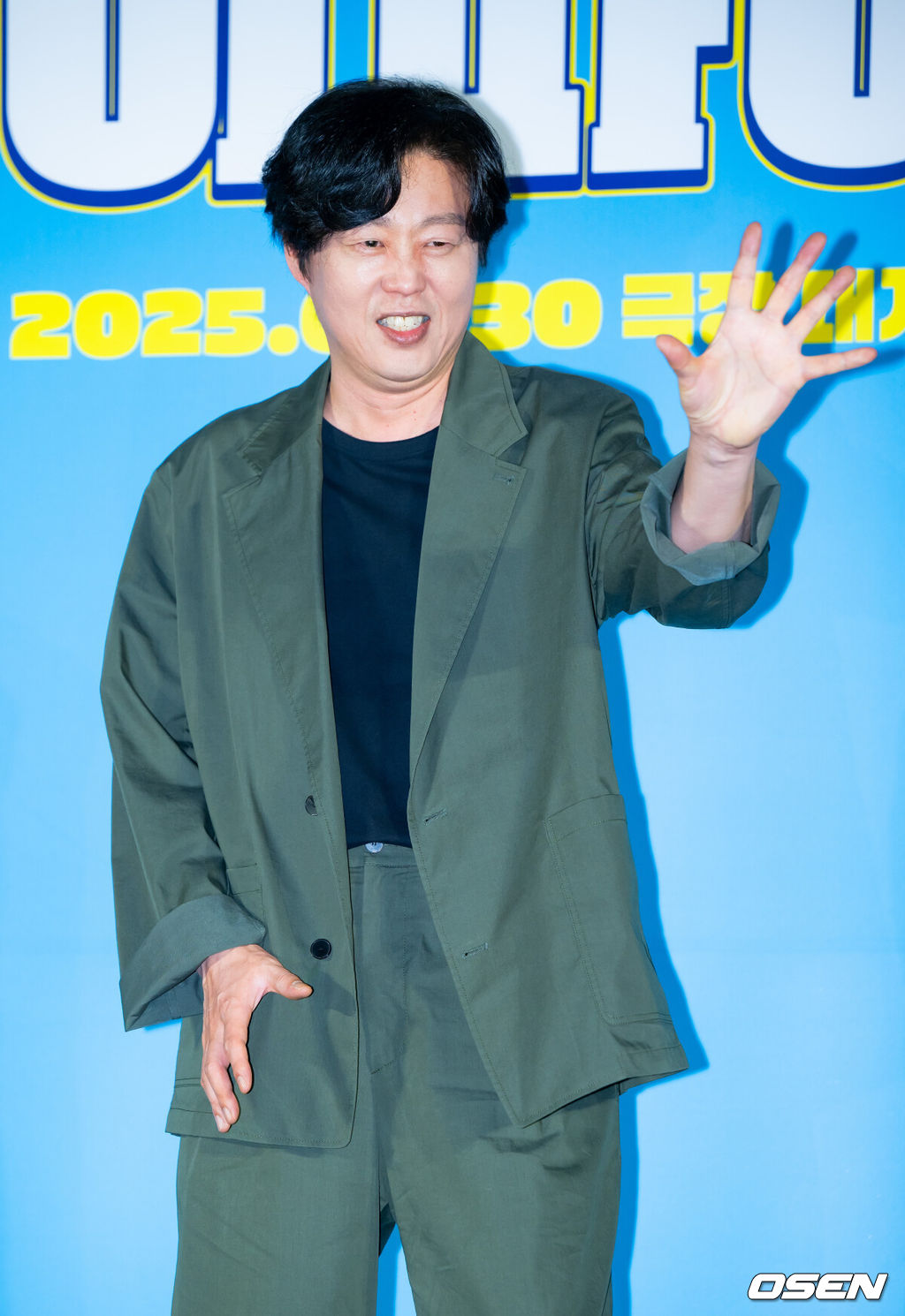 12일 서울 롯데시네마 건대입구에서 영화 '하이파이브' 제작보고회가 열렸다.'하이파이브'(강형철 감독)는 장기이식으로 우연히 각기 다른 초능력을 얻게 된 다섯 명이 그들의 능력을 탐하는 자들과 만나 벌어지는 이야기를 그린 코믹 액션 활극으로 오는 30일 개봉예정이다.배우 김희원이 포토타임을 갖고 있다. 2025.05.12 /rumi@osen.co.kr