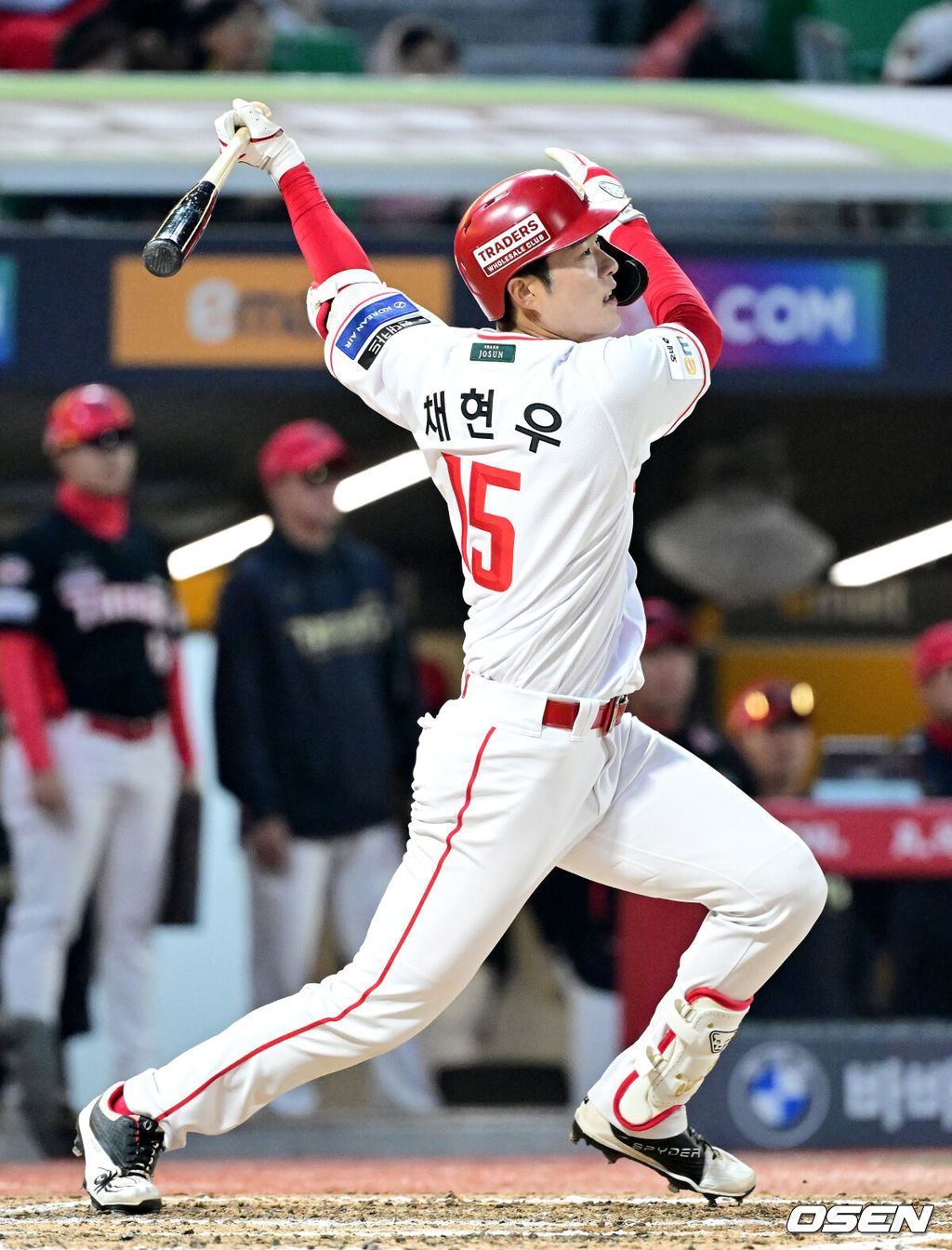 11일 오후 인천 SSG랜더스필드에서 ‘2025 신한 SOL Bank KBO리그’ SSG 랜더스와 KIA 타이거즈의 더블헤더 2차전 경기가 열렸다.이날 홈팀 SSG는 김광현, 방문팀 KIA는 양현종을 선발로 내세웠다.6회말 무사 선두타자로 나선 SSG 채현우가 우중간 3루타를 날리고 있다. 2025.05.11 / dreamer@osen.co.kr