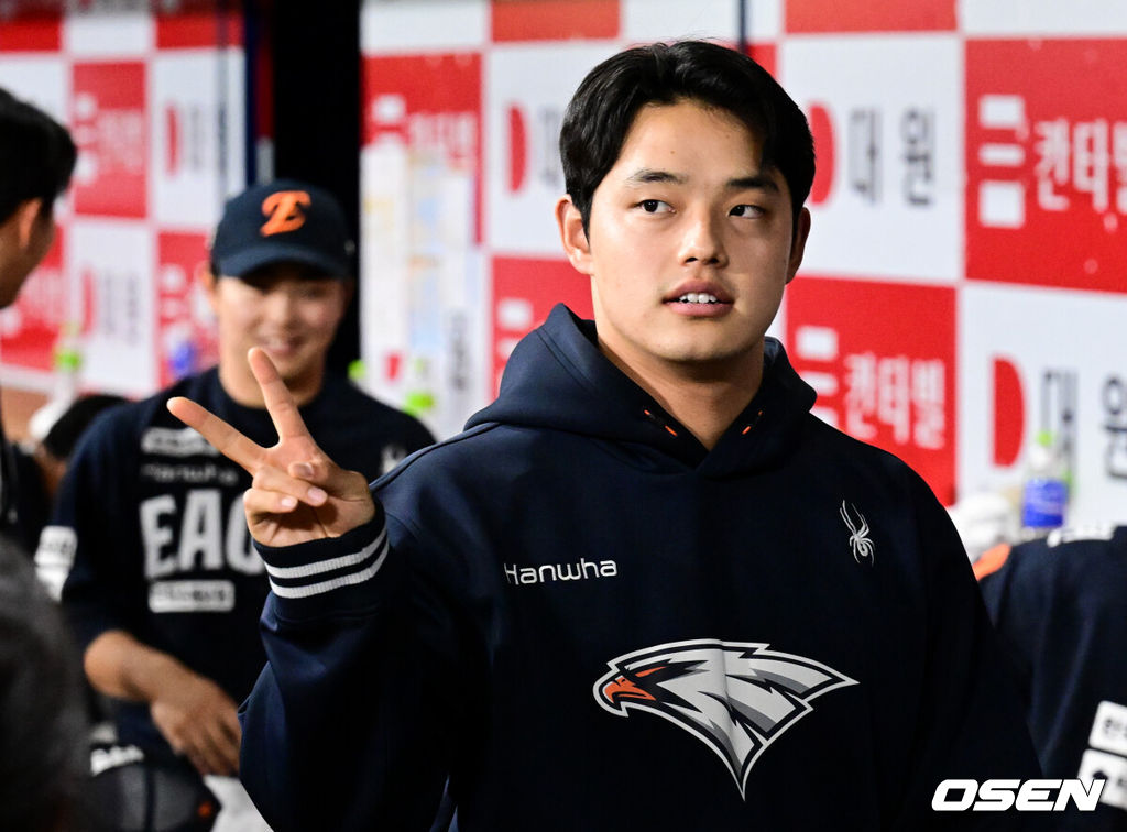 한화 문동주가 V자를 그리며 승리를 기뻐하고 있다. 2025.05.09 /cej@osen.co.kr