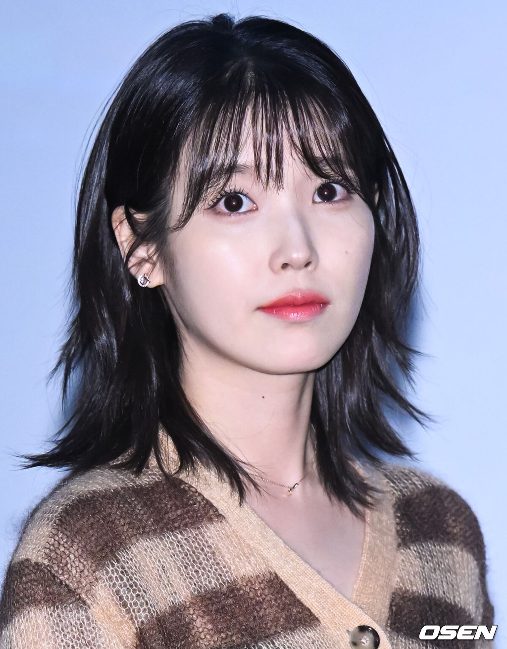 30일 오후 서울 롯데시네마 김포공항점에서  영화 '드림' 무대인사가 진행됐다.가수 겸 배우 아이유가 무대인사를 하고 있다. 2023.04.30 /hyun309@osen.co.kr