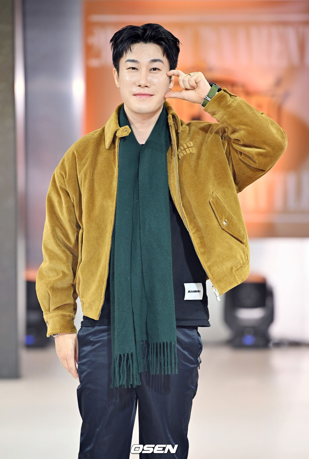 22일 오후 유튜브 힙합 서바이벌 콘텐츠 ‘2024 토너먼트 벌스 랩 배틀 랩컵’의 포토타임 행사가 서울 중구 마장로 DDP 패션몰에서 열렸다.래퍼 산이가 포즈를 취하고 있다. 2024.02.22 /rumi@osen.co.kr