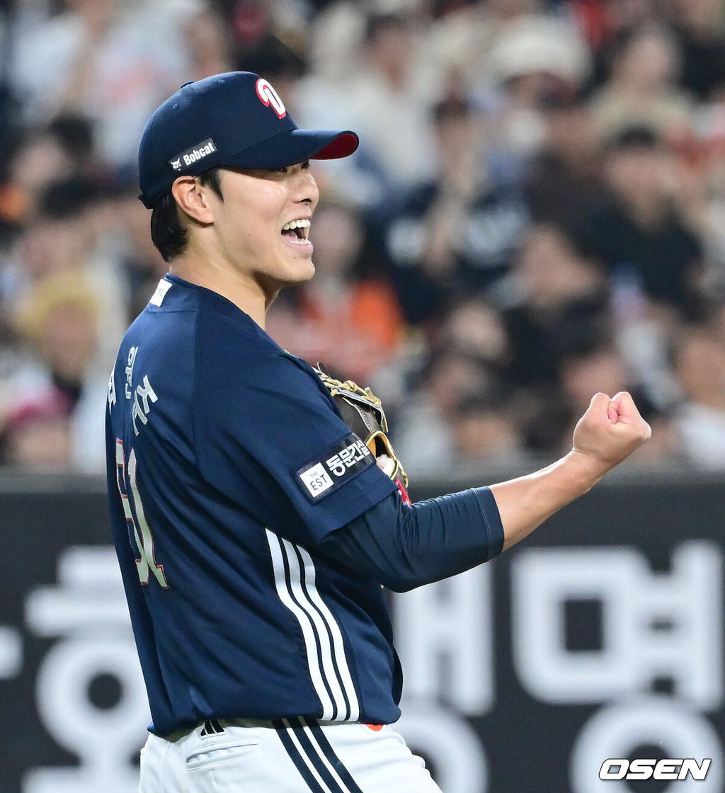 13일 대전 한화생명볼파크에서 ‘2025 신한 SOL Bank KBO리그’ 한화 이글스와 두산 베어스의 경기가 열렸다.이날 한화는 류현진, 두산은 최원준을 선발로 내세웠다.6회말 2사 만루 두산 최원준이 한화 이진영을 헛스윙 삼진으로 처리한 뒤 기뻐하고 있다. 2025.05.13 / ksl0919@osen.co.kr