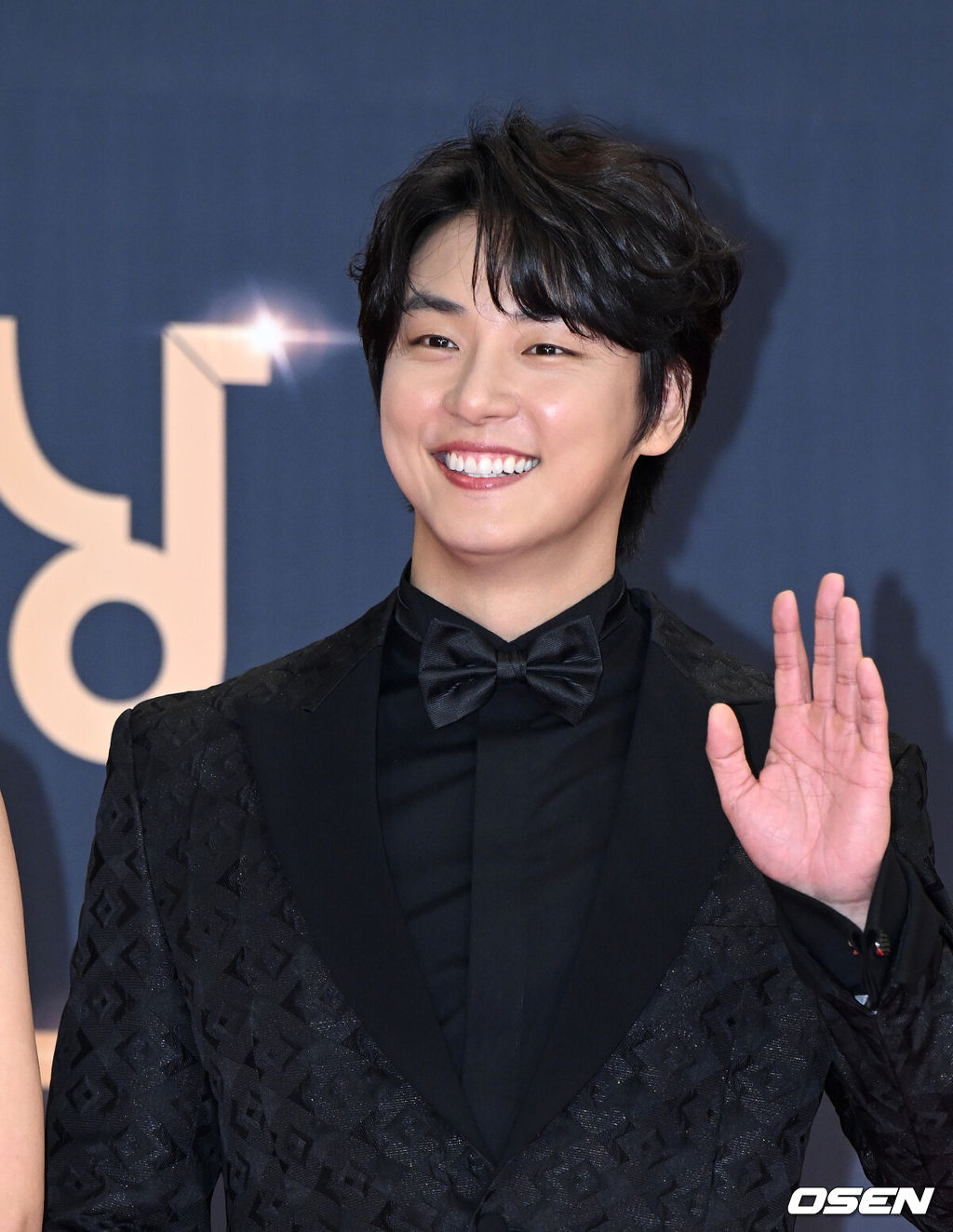 31일 오후 서울 여의도 KBS 신관공개홀에서 2022 KBS 연기대상 레드카펫 행사가 진행됐다.배우 윤시윤이 레드카펫을 밟고 있다. 2022.12.31 /sunday@osen.co.kr