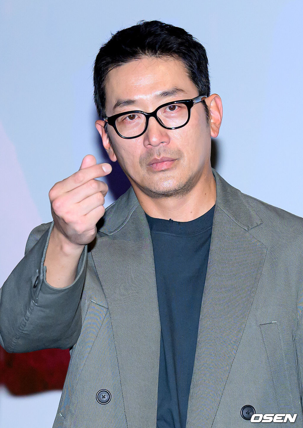 5일 오후 서울 CGV용산아이파크몰에서 영화 '로비' 무대인사가 진행됐다.영화 '로비'는 연구밖에 모르던 스타트업 대표 창욱(하정우)이 4조 원의 국책사업을 따내기 위해 인생 첫 로비 골프를 시작하는 이야기다.배우 하정우가 무대인사를 하고 있다. 2025.04.05 /sunday@osen.co.kr