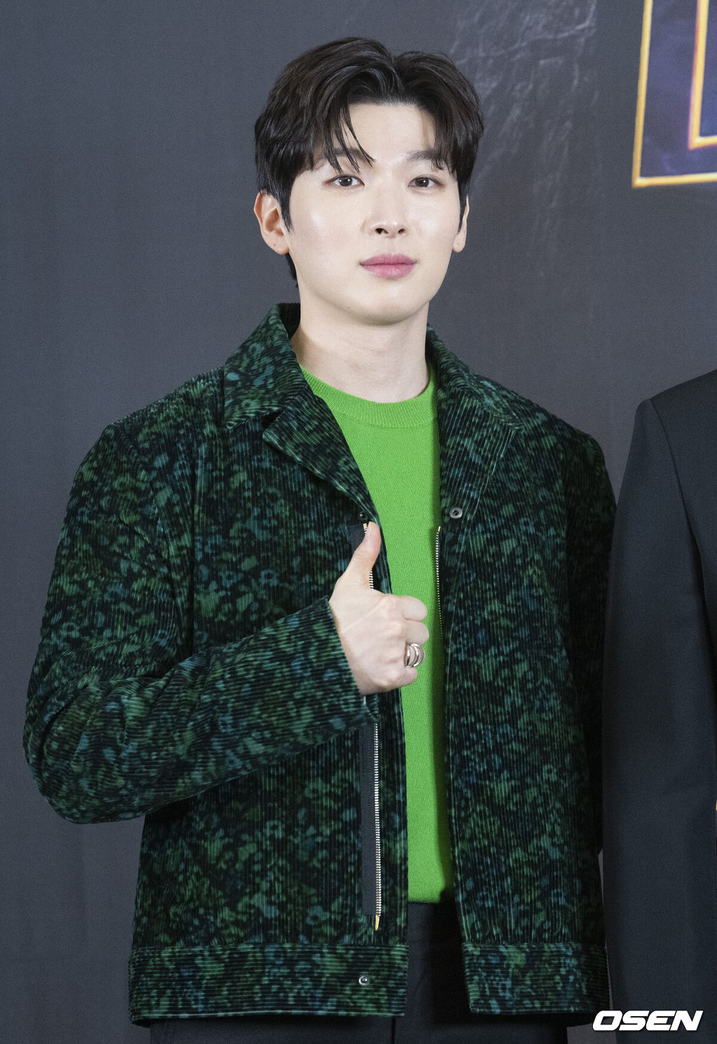 10일 오후 서울 마포구 스탠포드호텔에서 JTBC 예능 ‘팬텀싱어4’ 제작발표회가 열렸다. 미라클라스 박강현이 취재진을 향해 포즈를 취하고 있다. 2023.03.10 /ksl0919@osen.co.kr