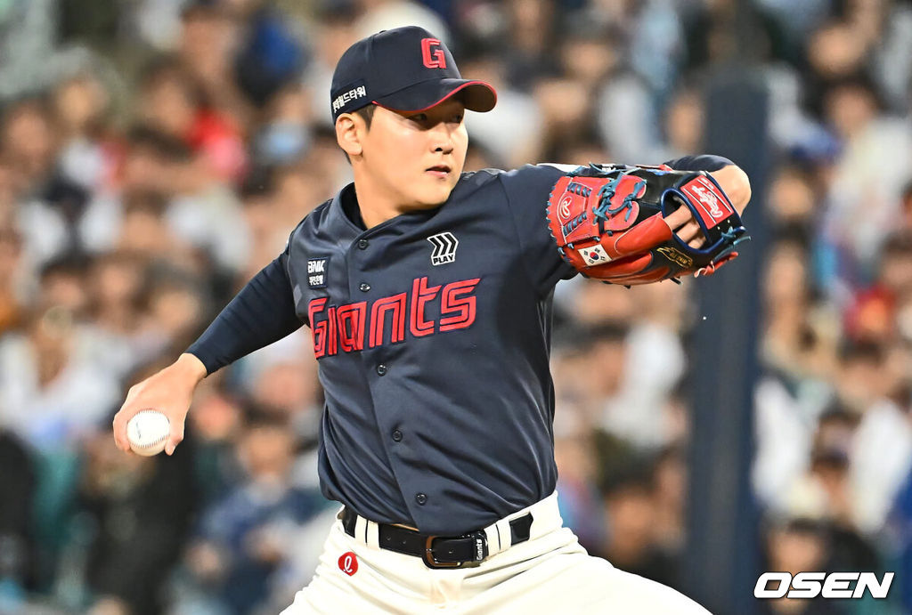 3일 대구삼성라이온즈파크에서 2024 신한 SOL 뱅크 KBO 리그 삼성 라이온즈와 롯데 자이언츠의 경기가 열렸다. 삼성은 5연속 위닝시리즈와 함께 공동 2위로 올라선 기세를 몰아 코너가 선발 등판하고 롯데는 짜릿한 1점차 역전승에 이어 나균안이 선발로 등판했다.롯데 자이언츠 최준용이 역투하고 있다. 2024.05.03 / foto0307@osen.co.kr