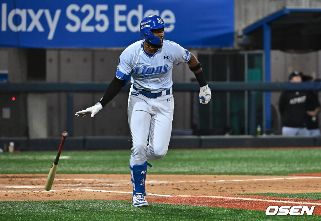 14일 포항야구장에서 2025 신한 SOL 뱅크 KBO 리그 삼성 라이온즈와 KT 위즈의 경기가 열렸다. 홈팀 삼성은 원태인이, 방문팀 KT는 소형준이 선발로 출전했다.삼성 라이온즈 디아즈가 4회말 중월 솔로 홈런을 치고 있다. 2025.05.14 / foto0307@osen.co.kr