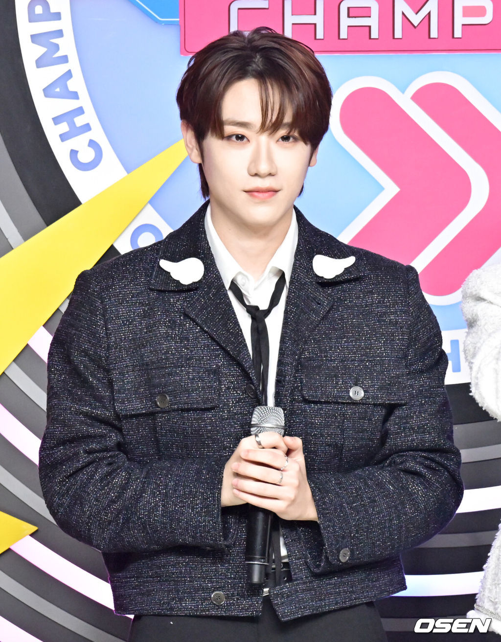 26일 오후 경기도 고양시 일산 MBC 드림센터에서 MBC M '쇼! 챔피언(이하 ‘쇼챔피언’)’ 생방송이 진행됐다.이날 '쇼챔피언’에는 MC EPEX(이펙스) 금동현, Xdinary Heroes 가온을 비롯해 Candy Shop(캔디샵), FANTASY BOYS(판타지 보이즈), GENBLUE(젠블루), NMIXX(엔믹스), NouerA(누에라), SAY MY NAME(세이마이네임), W24, Xdinary Heroes(엑스디너리 히어로즈), 규빈, 그라나다(GRANADA), 더윈드(The Wind)가 생방송 무대에 올랐다.이펙스 금동현이 진행을 하고 있다. 2025.03.26 /cej@osen.co.kr