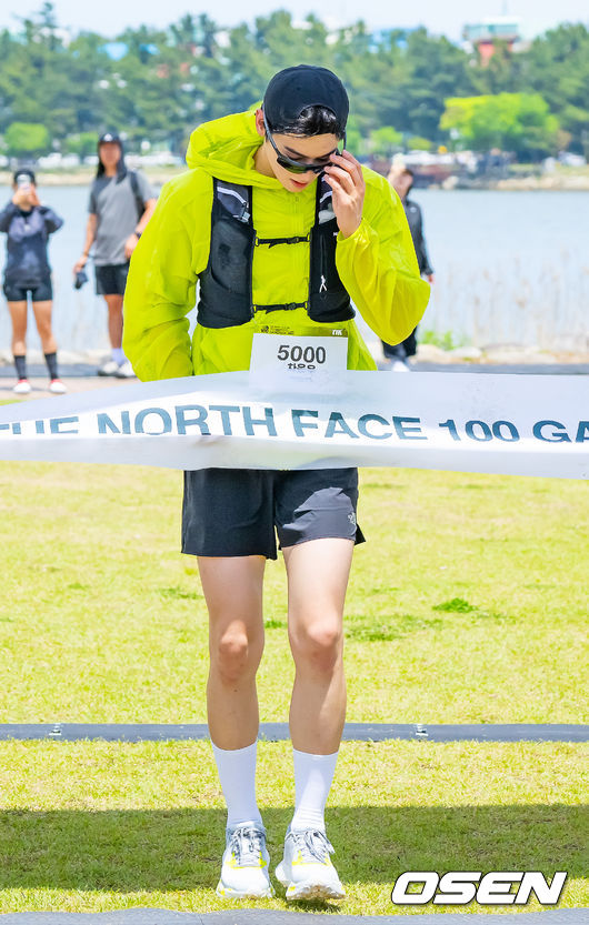 가수 겸 배우 차은우와 함께하는 국제 트레일러닝 대회 ‘TNF 100 강원' 행사가 17일 강원도 강릉시 초당동 경포호수광장에서 열렸다.