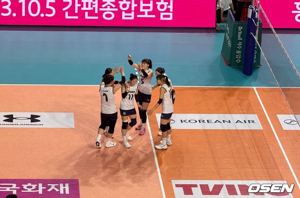 2024-2025시즌을 끝으로 은퇴한 ‘배구여제’ 김연경이 세계적인 스타들과 함께 오랜만에 팬들 앞에서 뛰었다. / OSEN DB