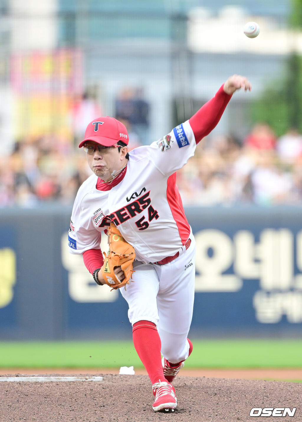 17일 오후 광주 북구 기아챔피언스필드에서 ‘2025 신한 SOL Bank KBO리그’ KIA 타이거즈와 두산 베어스의 더블헤더 2차전 경기가 열렸다.더블헤더 2차전 홈팀 KIA는 양현종, 원정팀 두산은 홍민규를 선발로 내세웠다.1회초 KIA 선발 양현종이 마운드에 올라 힘차게 공을 뿌리고 있다. 2025.05.17 / ksl0919@osen.co.kr