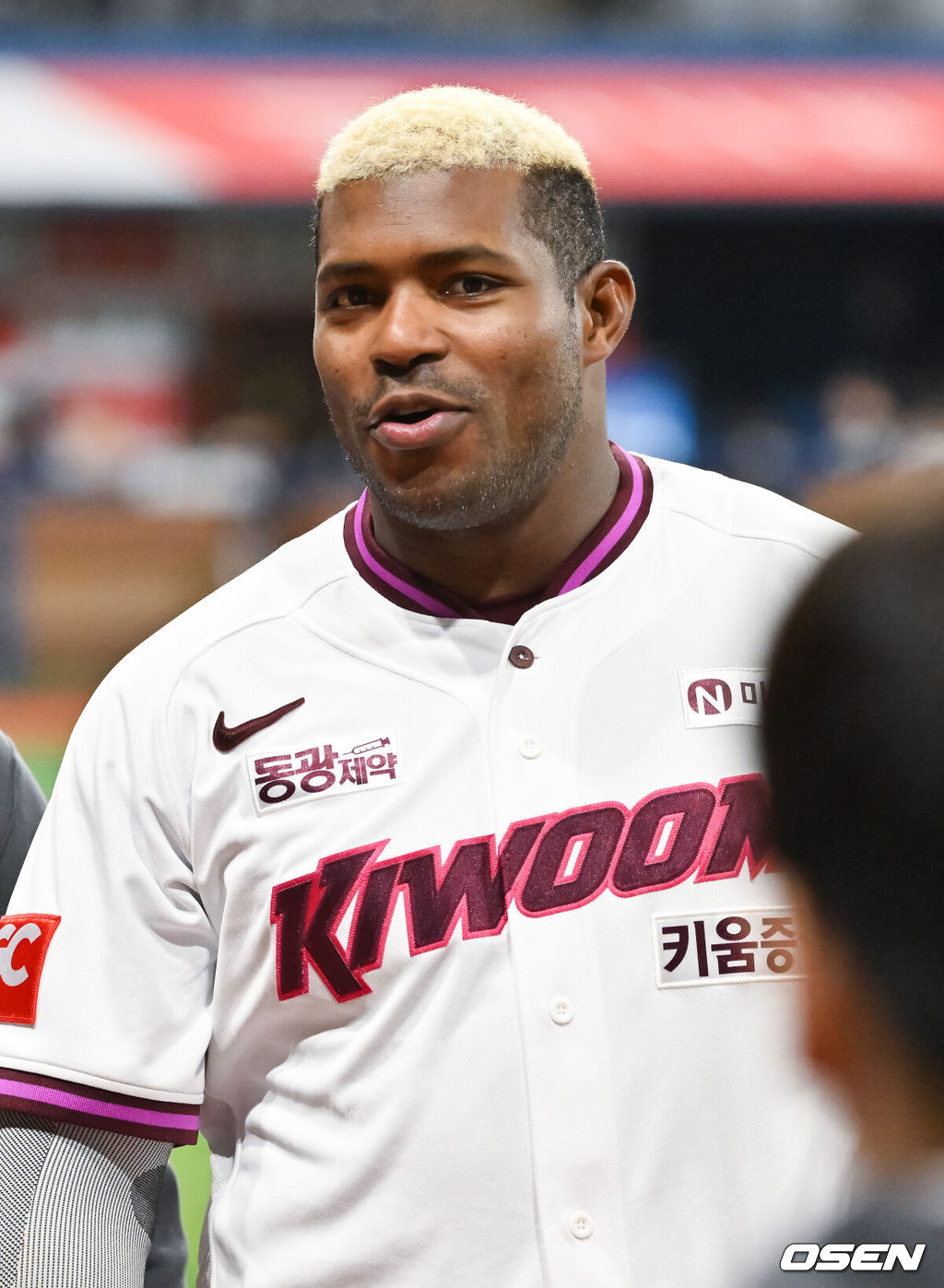 프로야구 키움 히어로즈가 투타 완벽한 조화를 이루며 2연패에서 벗어났다. 키움은 22일 서울 고척스카이돔에서 열린 ‘2025 신한은행 SOL Bank KBO리그’ 두산 베어스와의 경기에서 5-4로 승리했다. 이날 승리로 2연패를 끊고 주중 3연전 기선 제압에 성공했다. 경기종료 후 키움 푸이그가 미소 짓고 있다. 2025.04.22 / soul1014@osen.co.kr