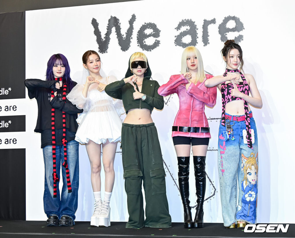 19일 오후 서울 역삼동 조선팰리스 강남에서 아이들 미니 8집 'We are' 기자간담회가 열렸다.'We are'에는 타이틀곡 'Good Thing', 선공개곡 'Girlfriend'를 비롯해 'Love Tease', 'Chain', 'Unstoppable', '그래도 돼요' 등 총 여섯 개의 트랙이 수록됐다. '우리'로 새로운 시작을 알리는 앨범답게 아이들 멤버 전원이 참여해 의미를 더했다.아이들이 포즈를 취하고 있다. 2025.05.19 /jpnews@osen.co.kr