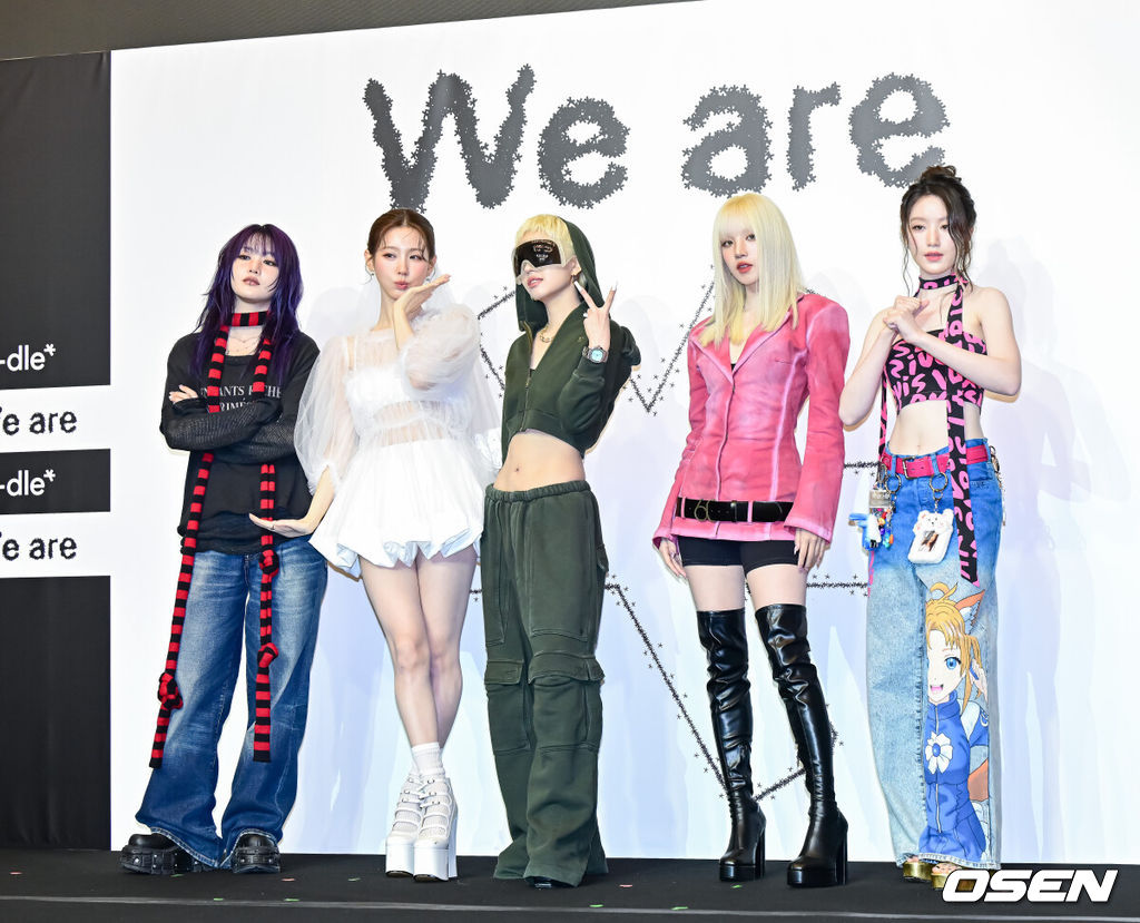 19일 오후 서울 역삼동 조선팰리스 강남에서 아이들 미니 8집 'We are' 기자간담회가 열렸다.'We are'에는 타이틀곡 'Good Thing', 선공개곡 'Girlfriend'를 비롯해 'Love Tease', 'Chain', 'Unstoppable', '그래도 돼요' 등 총 여섯 개의 트랙이 수록됐다. '우리'로 새로운 시작을 알리는 앨범답게 아이들 멤버 전원이 참여해 의미를 더했다.아이들이 포즈를 취하고 있다. 2025.05.19 /jpnews@osen.co.kr