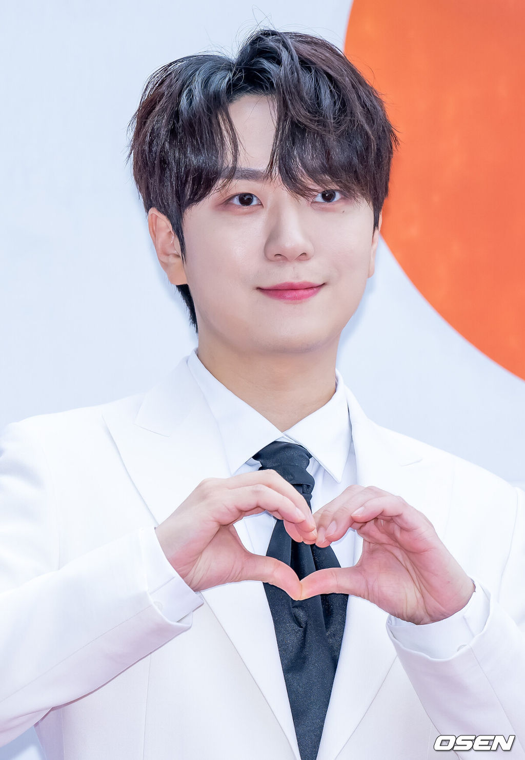 25일 오후 서울 송파구 잠실종합운동장 학생체육관에서 '2022 K 글로벌 하트 드림 어워즈' (2022 K GLOBAL HEART DREAM AWARDS) 레드카펫 행사가 진행됐다.싸이(PSY), NCT DREAM, 투모로우바이투게더(TXT), 더보이즈(THE BOYZ), 프로미스나인, 비비지(VIVIZ), 헤이즈, 아이브(IVE), 르세라핌(LE SSERAFIM), 있지(ITZY), 오마이걸(OH MY GIRL), 케플러(Kep1er), 강다니엘(KANG DANIEL), AB6IX, 유주, TNX, 알렉사, 블리처스, 이무진, 비오, 골든차일드(Golden Child), 드림캐쳐(DREAMCATCHER)가 라인업에 올랐다.포레스텔라 고우림이 포토월에서 포즈를 취하고 있다. 2022.08.25 /rumi@osen.co.kr