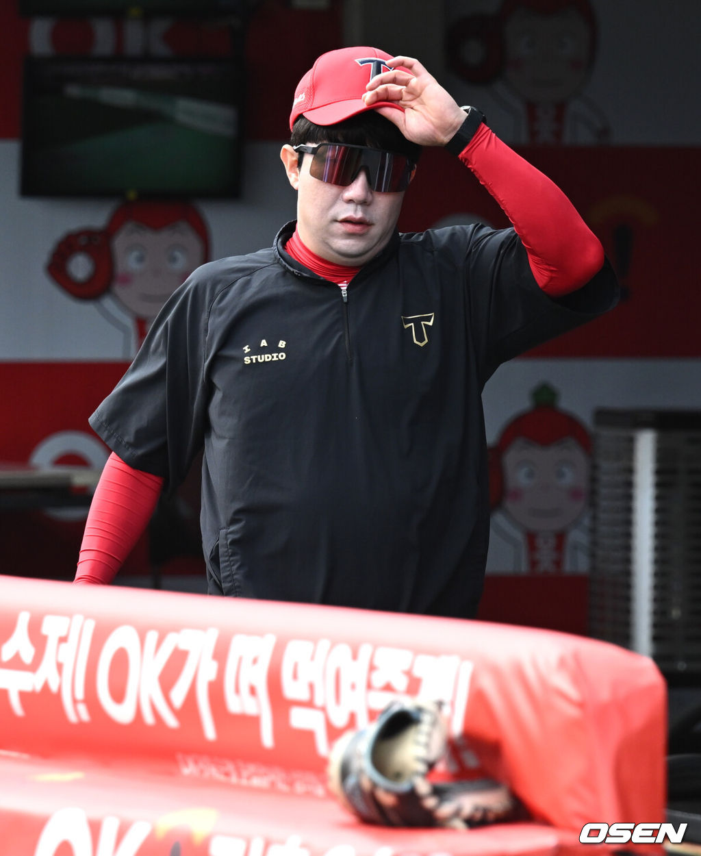 20일 오후 수원 KT위즈파크에서 2025 신한 SOL Bank KBO리그 KT 위즈와 KIA 타이거즈의 경기가 열린다.이날 홈팀 KT는 조이현을, 방문팀 KIA는 윤영철을 선발투수로 내세웠다.KIA 양현종이 훈련을 나서고 있다. 2025.05.20 /cej@osen.co.kr