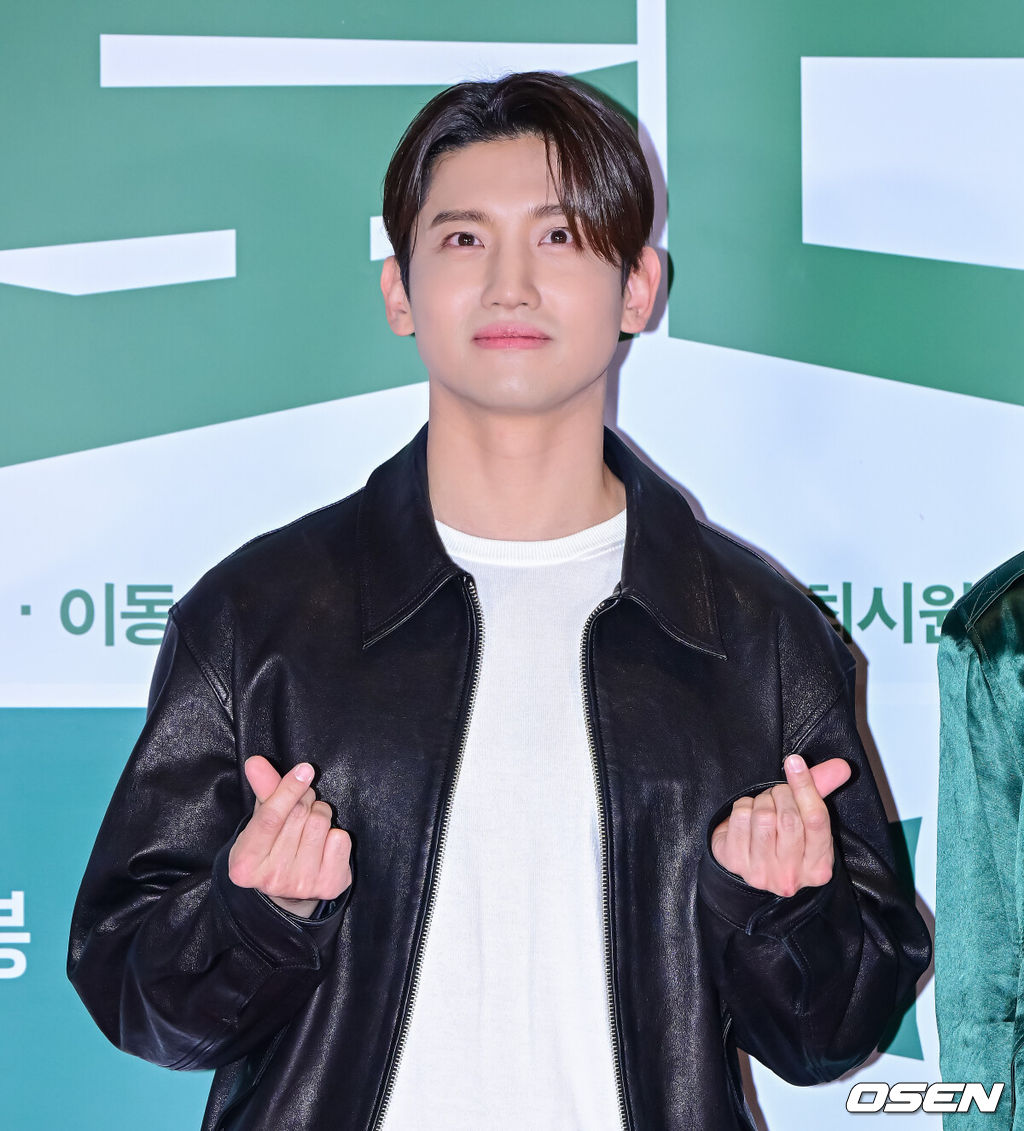 31일 오후 서울 잠실 롯데시네마 월드타워에서 영화 ‘로비’ VIP 시사회 포토월 행사가 열렸다.‘로비'는 연구밖에 모르던 스타트업 대표 창욱(하정우)이 4조 원의 국책사업을 따내기 위해 인생 첫 로비 골프를 시작하는 이야기. 오는 4월 2일 개봉.가수 동방신기 최강창민이 포토타임을 하고 있다. 2025.03.31 / jpnews@osen.co.kr