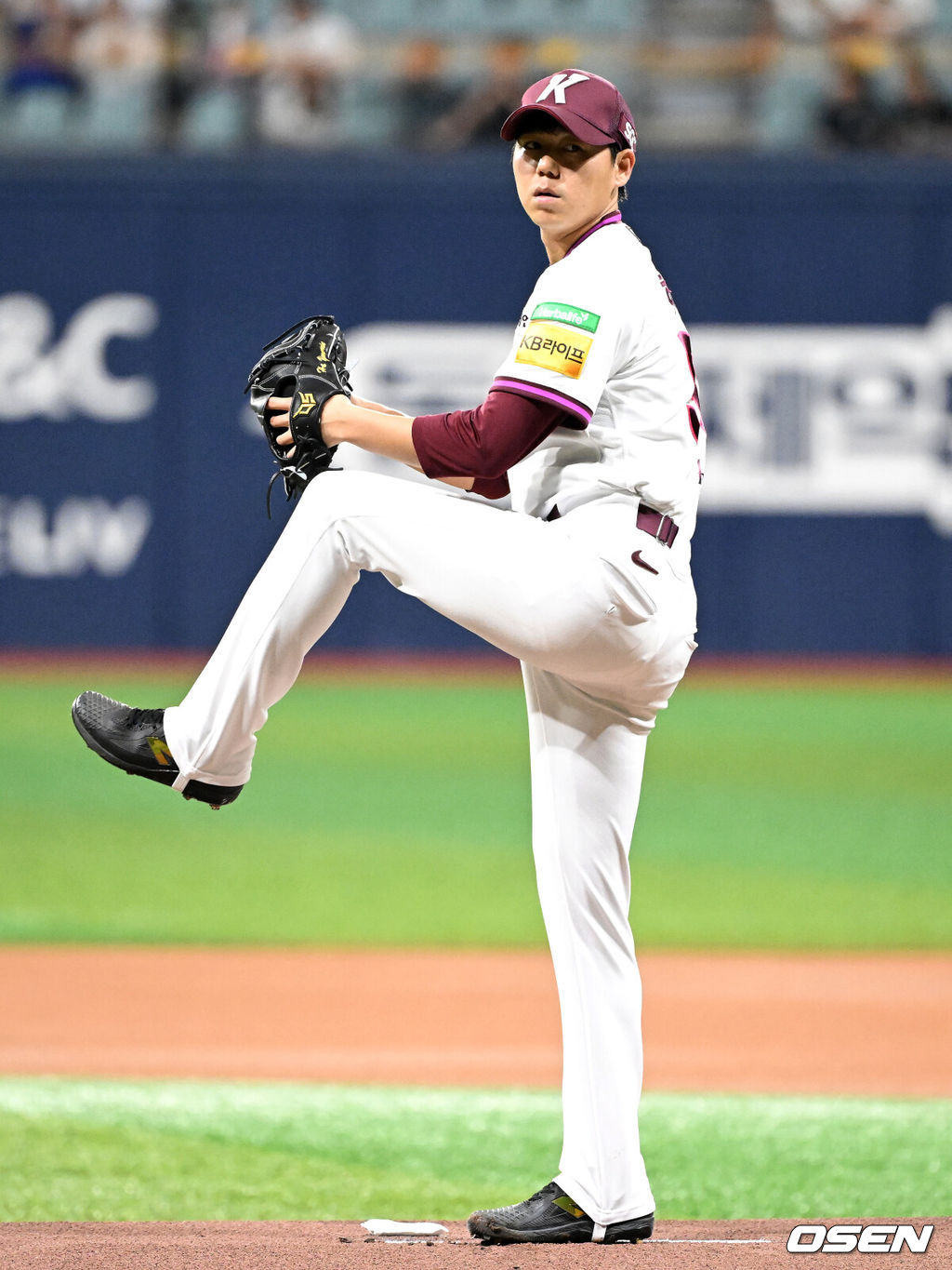 21일 오후 서울 고척스카이돔에서 2025 신한 SOL Bank KBO리그 키움 히어로즈와 삼성 라이온즈의 경기가 열렸다.키움은 하영민, 삼성은 후라도를 선발 투수로 내세웠다.1회초 무사에서 키움 선발투수 하영민이 역투하고 있다. 2025.05.21 /sunday@osen.co.kr