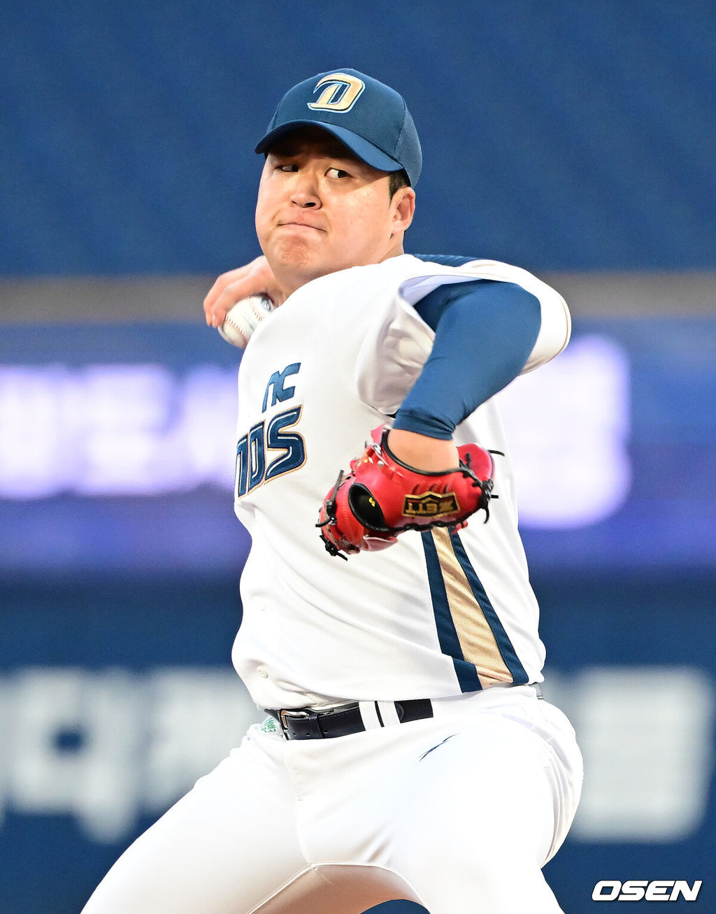 13일 오후 경남 창원NC파크에서  2025 신한 SOL뱅크 KBO 리그 시범경기 NC 다이노스와 KT 위즈의 경기가 열렸다.KBO리그 10개 구단은 오는 18일까지 시범경기 10경기를 소화한다. 2025시즌 개막전은 오는 22일 개최된다. 개막전 매치업은 LG-롯데(서울 잠실구장), KIA-NC(광주-기아챔피언스필드), SSG-두산(인천 SSG랜더스필드), KT-한화(수원 KT위즈파크), 삼성-키움(대구 삼성라이온즈파크)이다.1회초 NC 선발 신민혁이 마운드에 올라 힘차게 공을 뿌리고 있다. 2025.03.13 / ksl0919@osen.co.kr