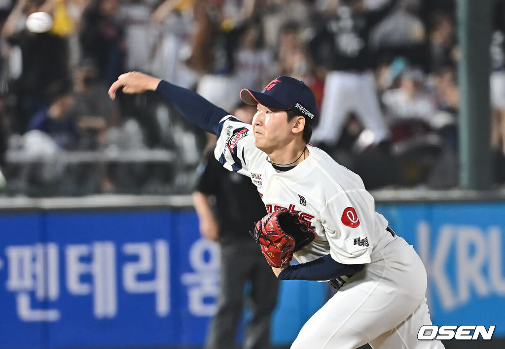 21일 부산 사직야구장에서 2025 신한 SOL 뱅크 KBO 리그 롯데 자이언츠와 LG 트윈스의 경기가 열렸다. 홈팀 롯데는 나균안이, 방문팀 LG는 임찬규가 선발 출전했다.롯데 자이언츠 최준용이 역투하고 있다. 2025.05.21 / foto0307@osen.co.kr