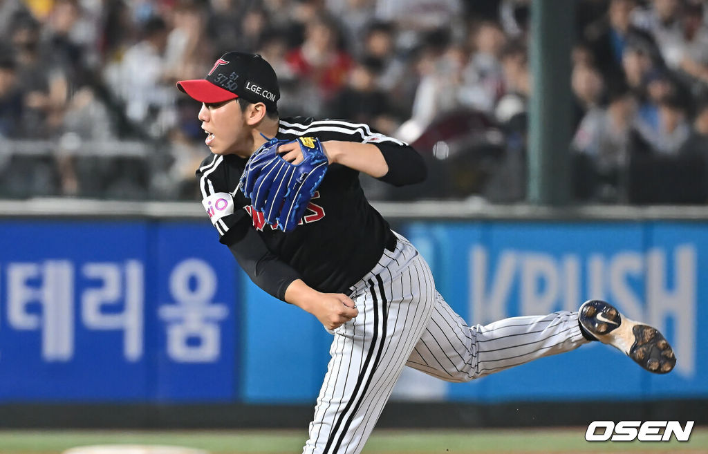 21일 부산 사직야구장에서 2025 신한 SOL 뱅크 KBO 리그 롯데 자이언츠와 LG 트윈스의 경기가 열렸다. 홈팀 롯데는 나균안이, 방문팀 LG는 임찬규가 선발 출전했다.LG 트윈스 박명근이 역투하고 있다. 2025.05.21 / foto0307@osen.co.kr
