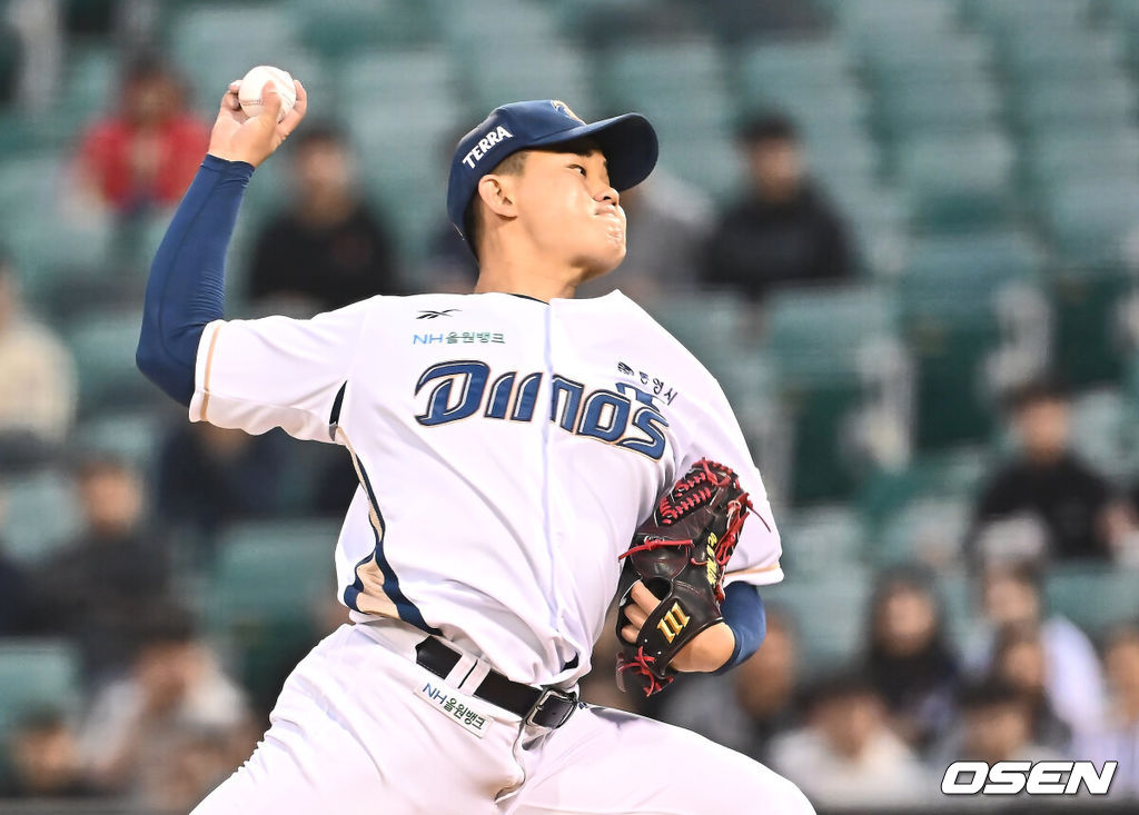 22일 울산 문수야구장에서 2025 신한 SOL 뱅크 KBO 리그 NC 다이노스와 한화 이글스의 경기가 열렸다. 홈팀 NC는 김녹원이, 방문팀 한화는 폰세가 선발로 나섰다.NC 다이노스 선발 투수 김녹원이 역투하고 있다. 2025.05.22 / foto0307@osen.co.kr