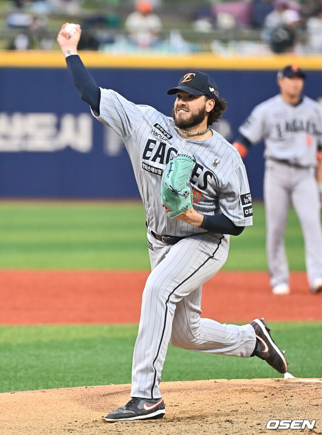 22일 울산 문수야구장에서 2025 신한 SOL 뱅크 KBO 리그 NC 다이노스와 한화 이글스의 경기가 열렸다. 홈팀 NC는 김녹원이, 방문팀 한화는 폰세가 선발로 나섰다.한화 이글스 선발 투수 폰세가 역투하고 있다. 2025.05.22 / foto0307@osen.co.kr