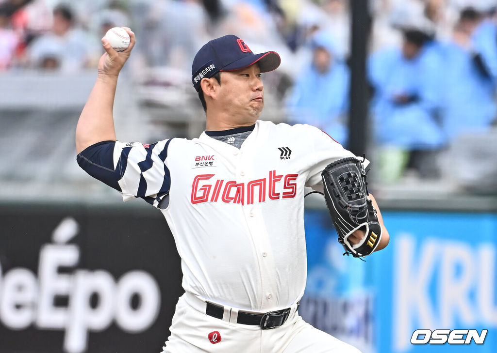 6일 부산 사직야구장에서 2025 신한 SOL 뱅크 KBO 리그 롯데 자이언츠와 SSG 랜더스의 경기가 열렸다. 홈팀 롯데는 박세웅, 방문팀 SSG는 문승원이 선발 출전했다.롯데 자이언츠 김상수가 역투하고 있다. 2025.05.06 / foto0307@osen.co.kr