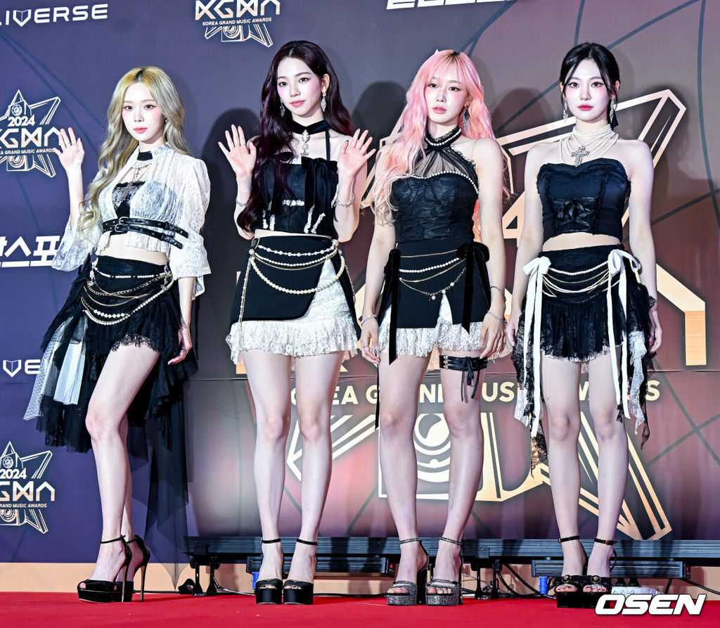 17일 오후 인천 중구 운서동 인스파이어 아레나에서 '제1회 코리아 그랜드 뮤직 어워즈(2024 KGMA)'가 열렸다.'2024 KGMA'는 새로운 K팝 축제를 표방하는 시상식으로 배우 남지현과 뉴진스 하니, 에스파 윈터가 MC로 호흡을 맞춘다.가수 에스파가 포즈를 취하고 있다. 2024.11.17 / jpnews@osen.co.kr
