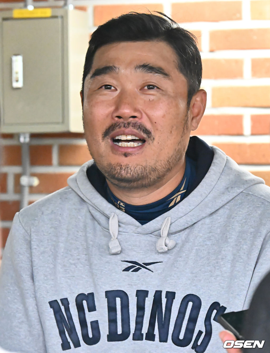 16일 울산 문수야구장에서 2025 신한 SOL 뱅크 KBO 리그 NC 다이노스와 키움 히어로즈의 경기가 열린다. 홈팀 NC는 최성영이, 방문팀 키움은 김선기가 선발로 출전한다.NC 다이노스 이호준 감독이 기자들과 인터뷰를 하고 있다. 2025.05.16 / foto0307@osen.co.kr