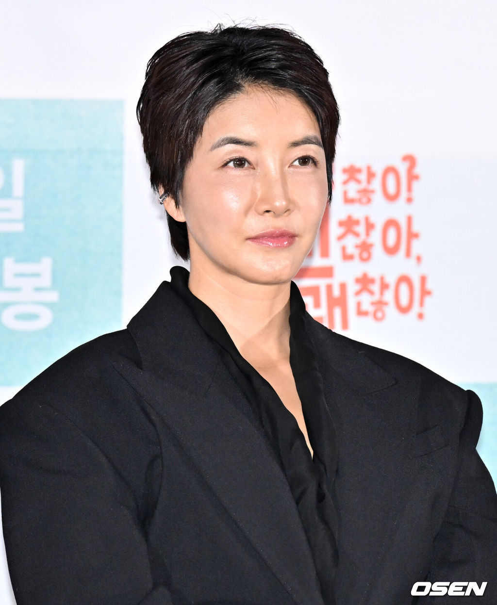영화 '괜찮아 괜찮아 괜찮아!' 언론배급 시사 및 기자간담회가 18일 서울 용산구 CGV용산아이파크몰에서 열렸다.‘괜찮아 괜찮아 괜찮아!’는 혼자서는 서툴지만 함께라서 괜찮은 이들이 서로의 행복을 찾아가는 이야기로, JTBC 드라마 ’멜로가 체질‘과 쿠팡플레이 시리즈 ’유니콘‘을 통해 연출력을 인정받은 김혜영 감독의 장편 영화 데뷔작이다. 이날 현장에는 배우 이레, 진서연, 정수빈, 김혜영 감독이 참석했다.배우 진서연이 질의응답 시간을 갖고 있다. 2025.02.18 /cej@osen.co.kr