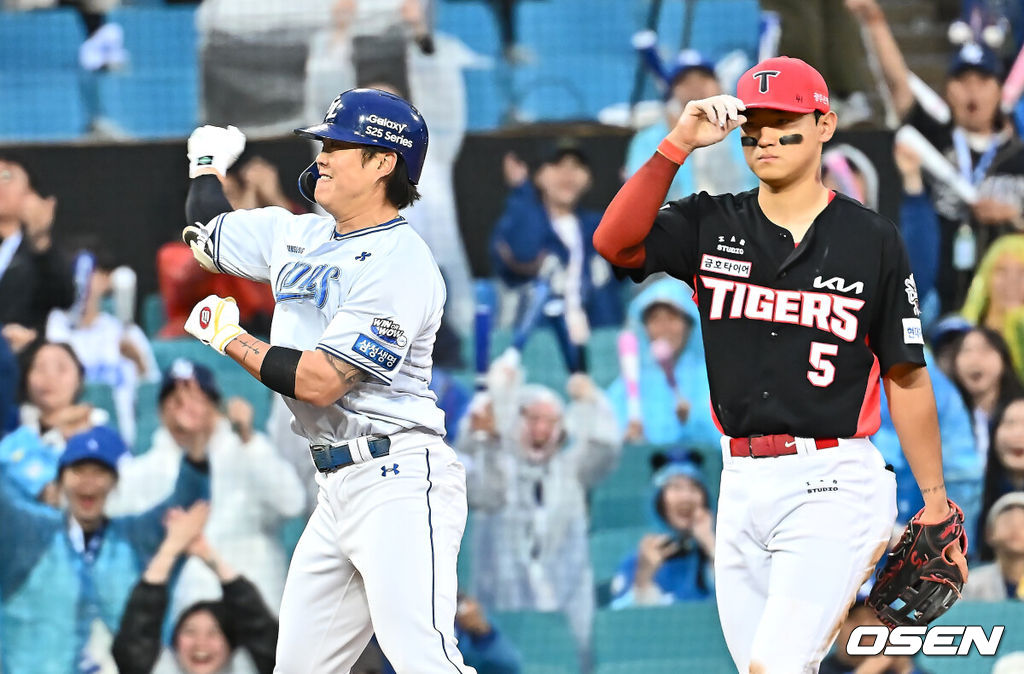 24일 대구삼성라이온즈파크에서 2025 신한 SOL 뱅크 KBO 리그 삼성 라이온즈와 KIA 타이거즈의 경기가 열렸다. 홈팀 삼성은 이승현이, 방문팀 KIA는 김도현이 선발 출전했다. 삼성 라이온즈 류지혁이 4회말 2사 만루 싹쓸이 좌중간 2루타를 치고 실책을 틈타 3루까지 진루한 후 환호하고 있다. 2025.05.24 / foto0307@osen.co.kr