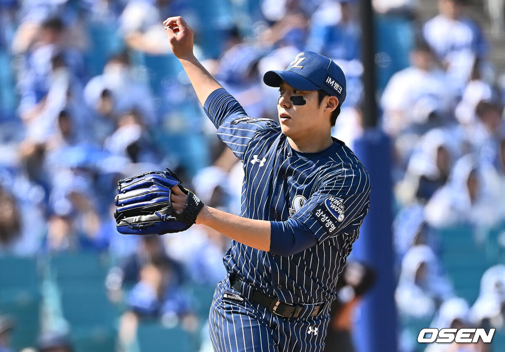 25일 대구삼성라이온즈파크에서 2025 신한 SOL 뱅크 KBO 리그 삼성 라이온즈와 KIA 타이거즈의 경기가 열렸다. 홈팀 삼성은 원태인이, 방문팀 KIA는 윤영철이 선발 출전했다. 삼성 라이온즈 선발 투수 원태인이 역투하고 있다. 2025.05.25 / foto0307@osen.co.kr