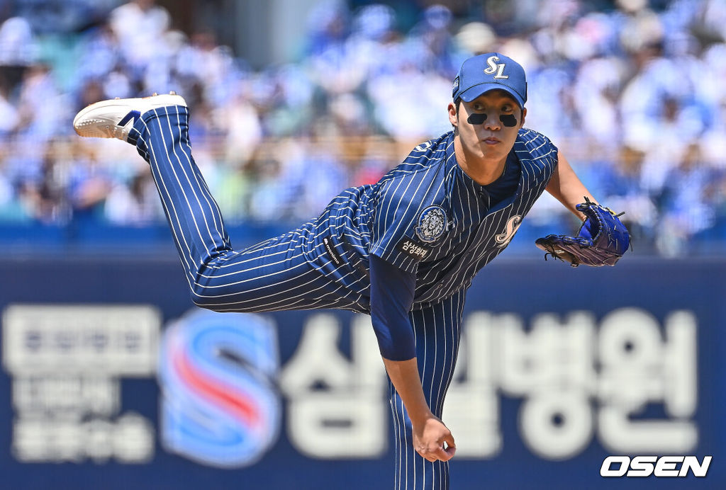 25일 대구삼성라이온즈파크에서 2025 신한 SOL 뱅크 KBO 리그 삼성 라이온즈와 KIA 타이거즈의 경기가 열렸다. 홈팀 삼성은 원태인이, 방문팀 KIA는 윤영철이 선발 출전했다. 삼성 라이온즈 선발 투수 원태인이 역투하고 있다. 2025.05.25 / foto0307@osen.co.kr
