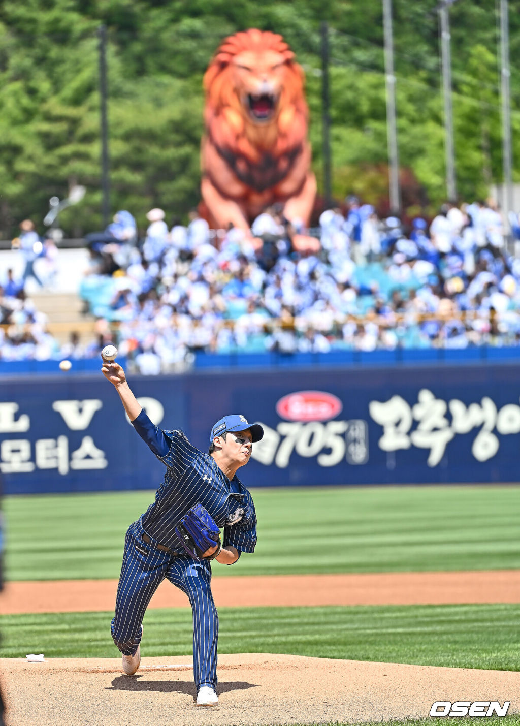25일 대구삼성라이온즈파크에서 2025 신한 SOL 뱅크 KBO 리그 삼성 라이온즈와 KIA 타이거즈의 경기가 열렸다. 홈팀 삼성은 원태인이, 방문팀 KIA는 윤영철이 선발 출전했다. 삼성 라이온즈 선발 투수 원태인이 역투하고 있다. 2025.05.25 / foto0307@osen.co.kr